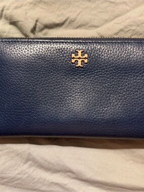 Tory Burch Pebbled Navy Leather Zip Wallet with Gold Logo